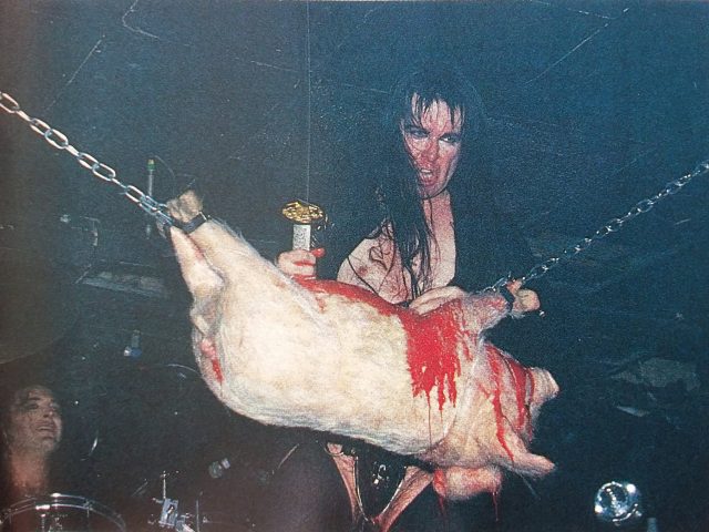 Cuando WASP decapitaban cerdos en directo