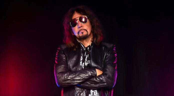 Muere Ace Frehley, guitarrista de KISS, a los 74 años