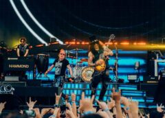 El exmánager de GUNS N’ ROSES, Alan Niven, demanda a la banda por intentar bloquear su biografía